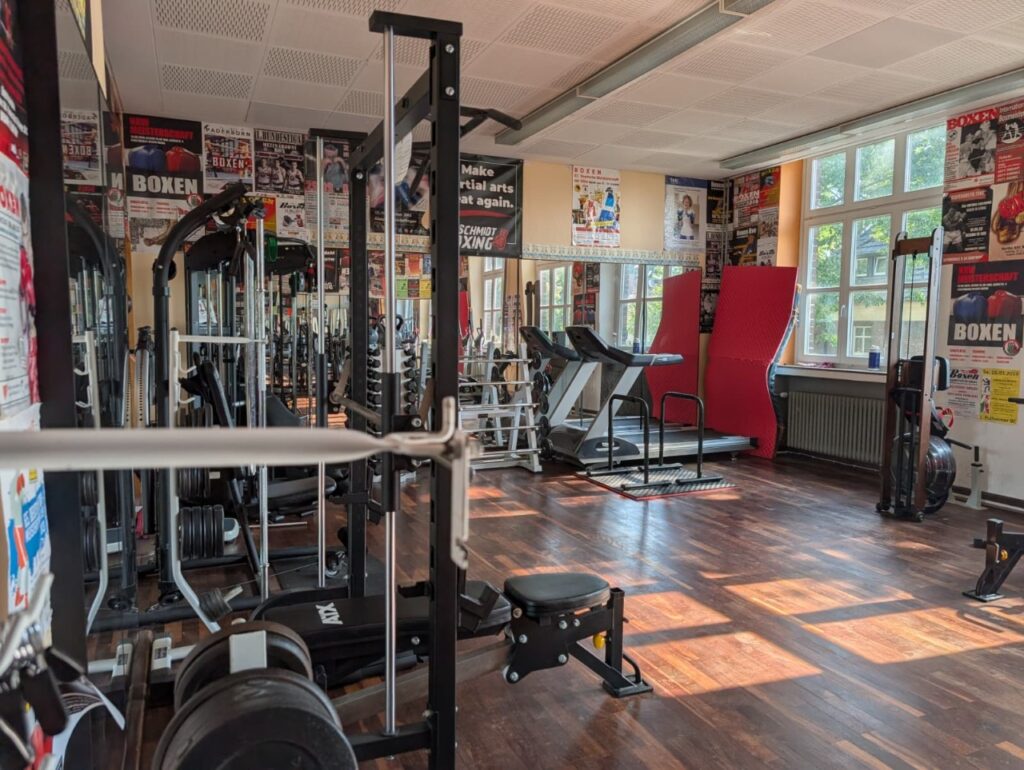 Fitnessraum des Box- und Sportvereins Dinslaken e. V. mit Kraft- und Ausdauergeräten