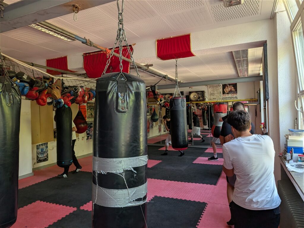 Gruppentraining im Trainingsraum des Box- und Sportvereins Dinslaken e. V.